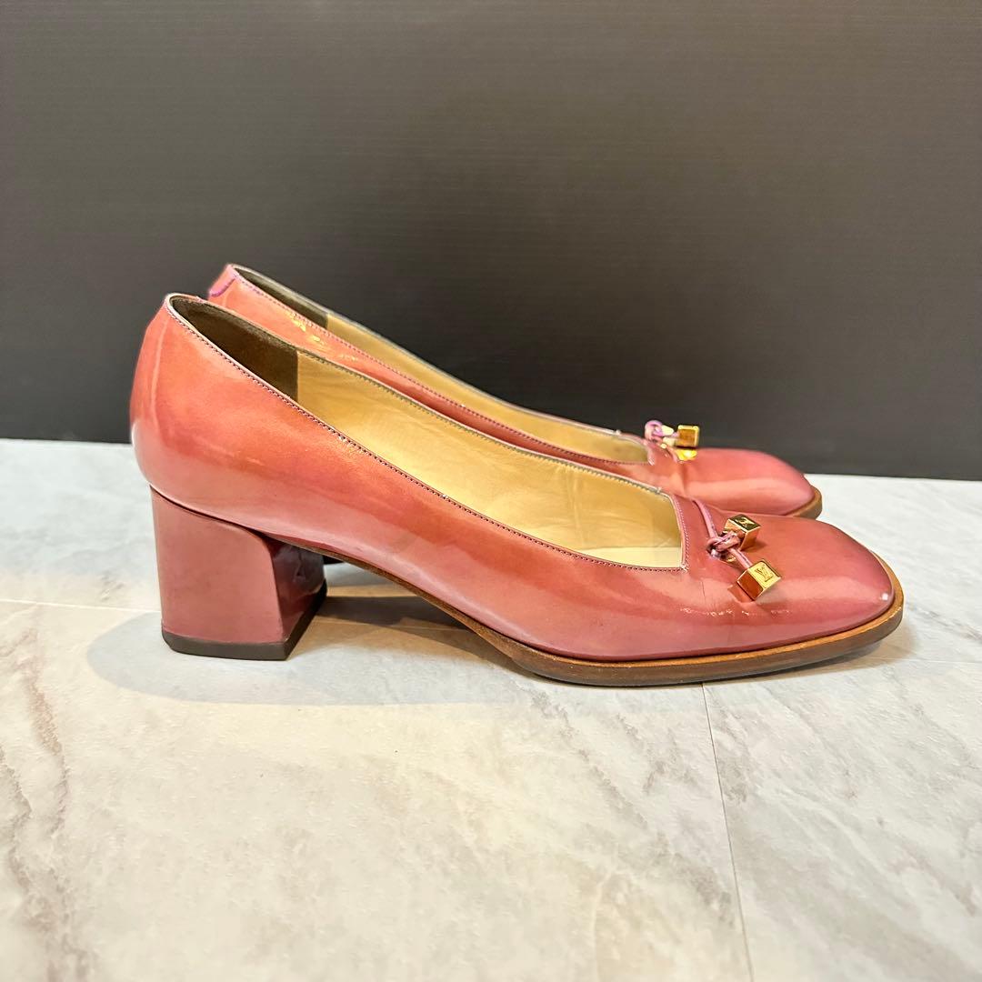 Louis Vuitton ピンク スクエアトゥ パンプス モノグラム キューブ