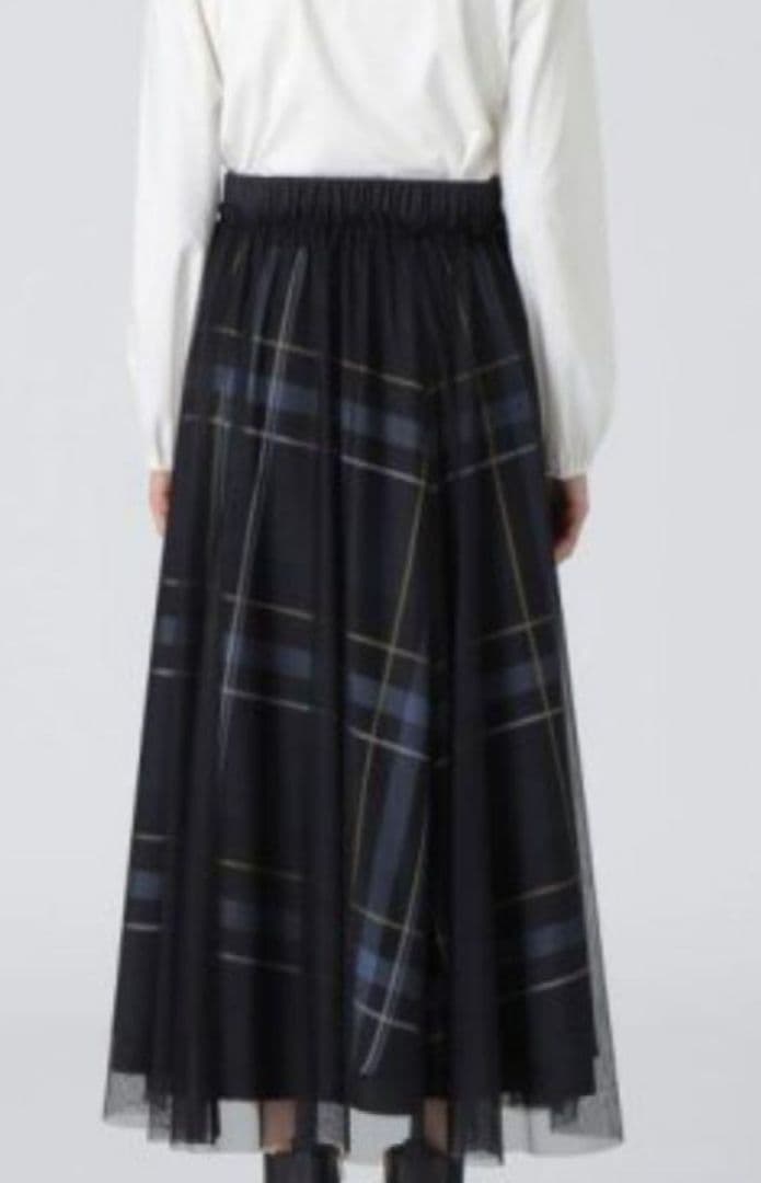 ブルーレーベルクレストブリッジ　チュールスカート