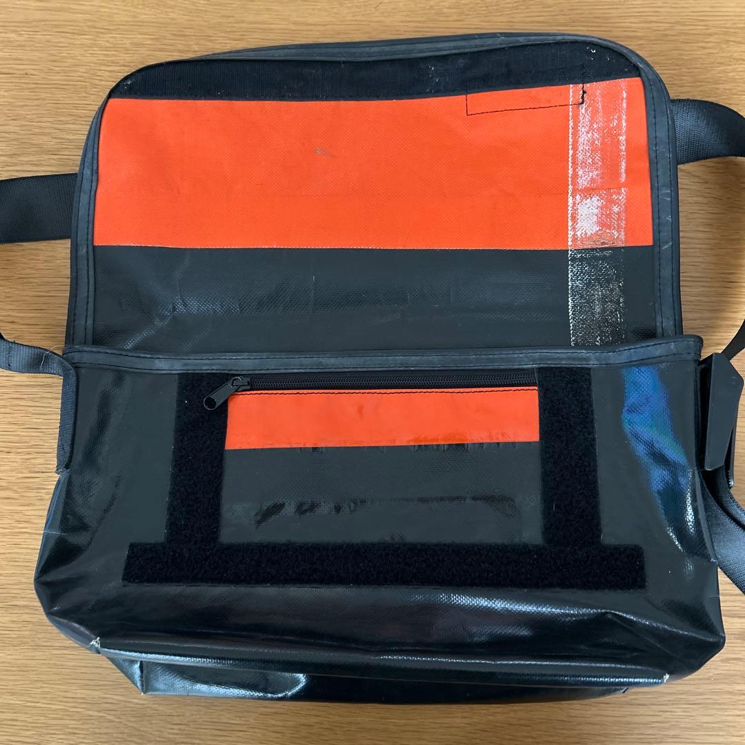 FREITAG メッセンジャーバッグ 黒/オレンジ