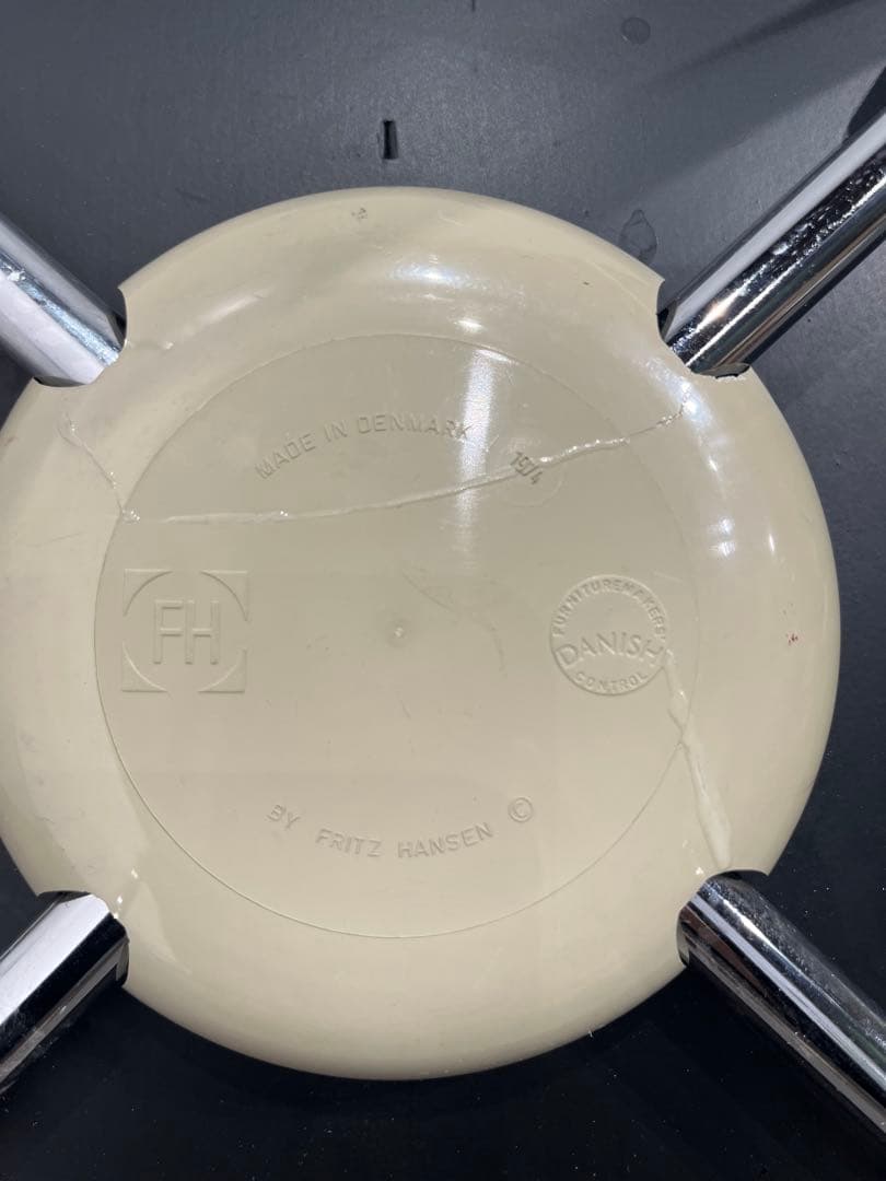 Arne Jacobsen 3108 Lily Chair エイトチェア