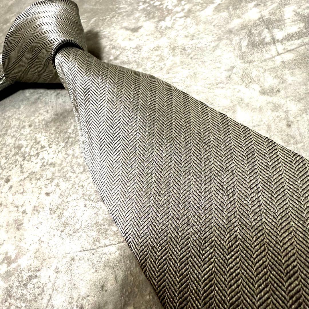 【のん】FENDIフェンディ ネクタイ シルバー 光沢 ストライプ 結婚式