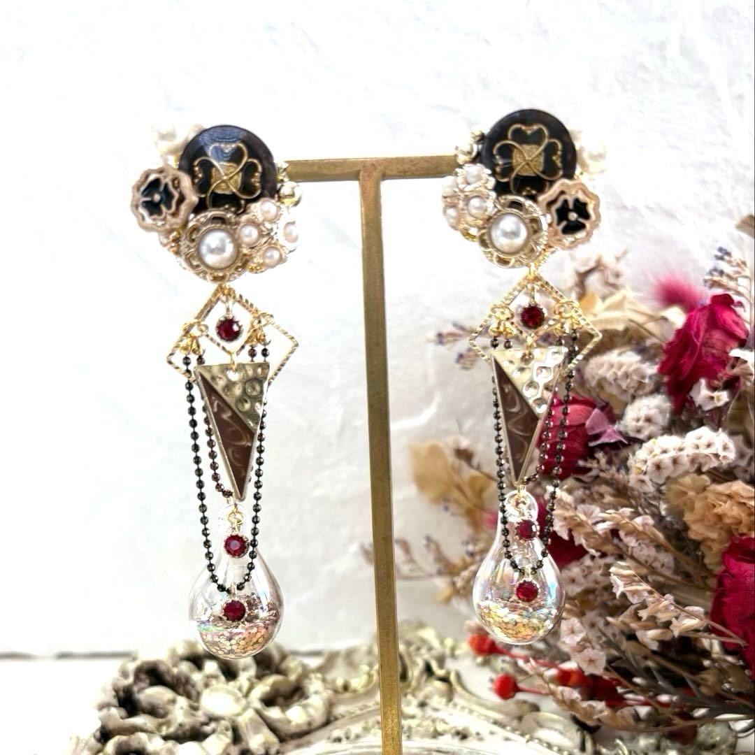 185 ゴールドラメ入りガラスドームと黒✖︎ブラウンアクセ　ピアスorイヤリング