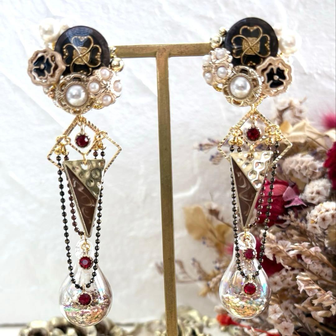 185 ゴールドラメ入りガラスドームと黒✖︎ブラウンアクセ　ピアスorイヤリング