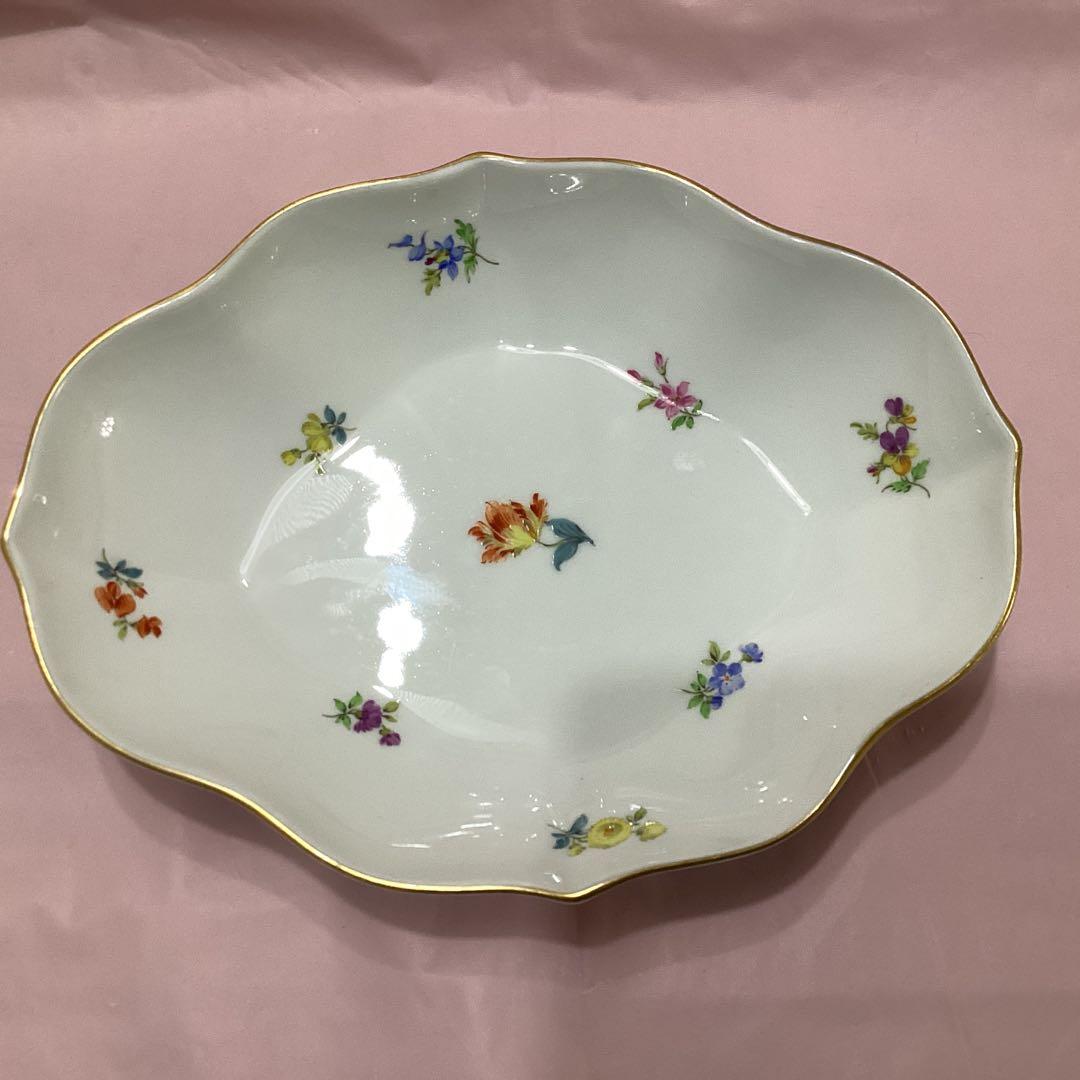 マイセン　散らし小花　皿　プレート　金縁取り　未使用品　美品　花柄波型陶磁器皿