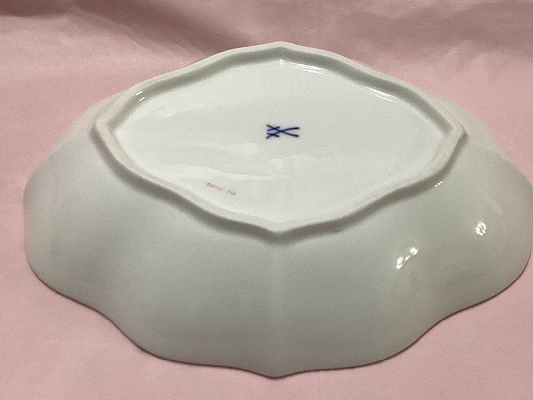 マイセン　散らし小花　皿　プレート　金縁取り　未使用品　美品　花柄波型陶磁器皿