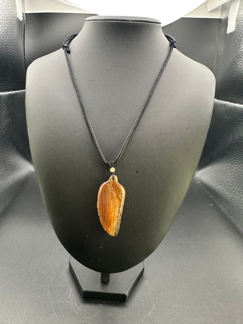 ブラウンルチル石葉っぱ型ペンダント