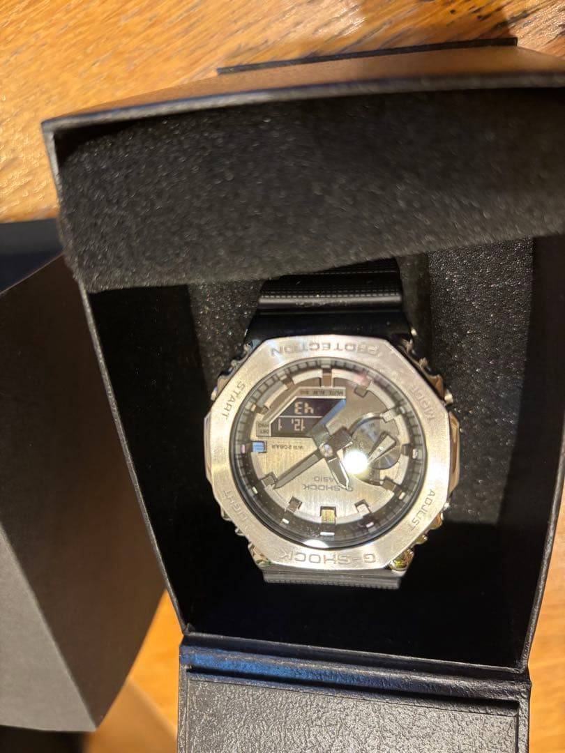 カシオG-SHOCK RESISTシルバー ブラック