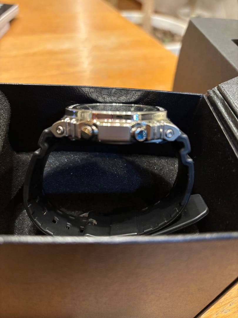 カシオG-SHOCK RESISTシルバー ブラック