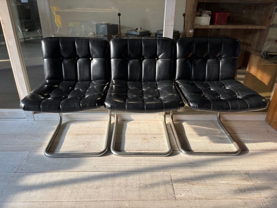 黒レザー 1人掛けチェア スチールベース 1脚販売となり、残り2脚です。