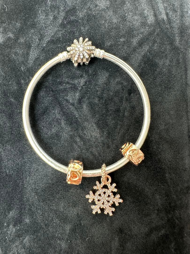 Pandora バングル ブレスレットチャーム付き17cm
