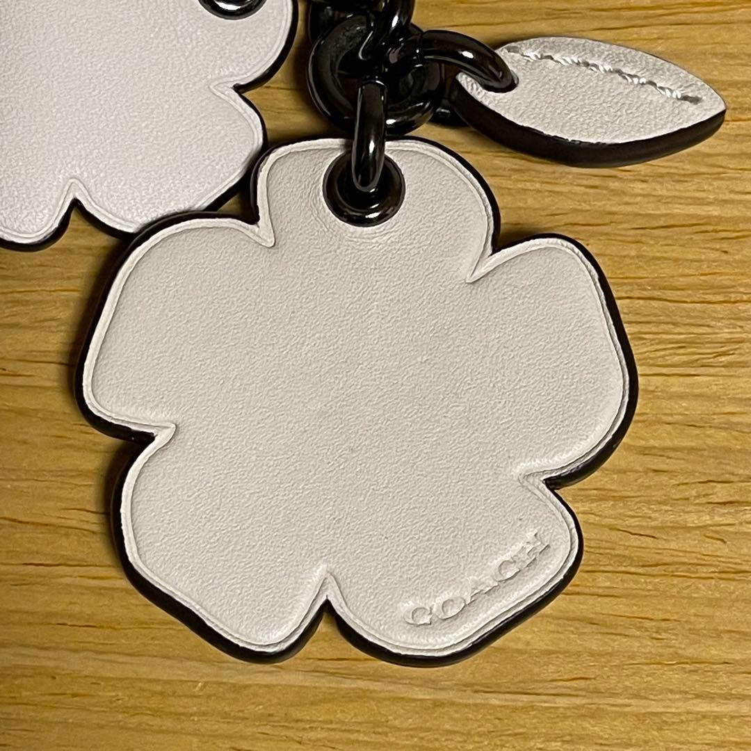 【新品】COACHコーチ ティーローズ フラワー レザーチャーム キーリング 花