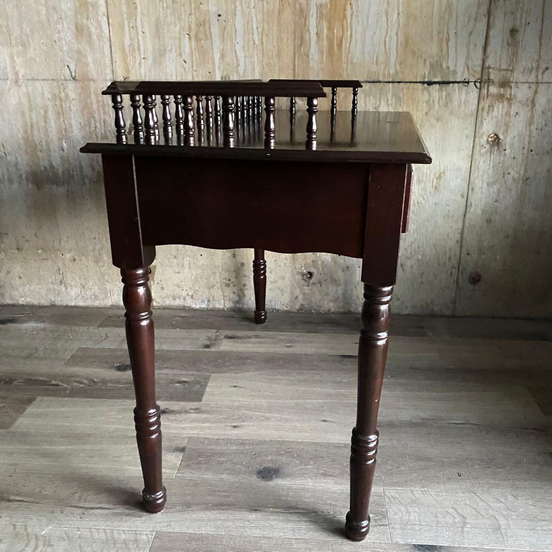 クラシックスタイル　欄干付きデスク　囲い付き机　アンティークレトロ　②