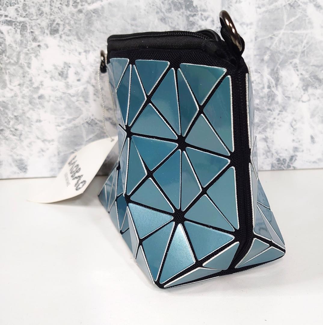 BAOBAO ISSEY MIYAKE　ショルダーポーチ　メタリックグリーン