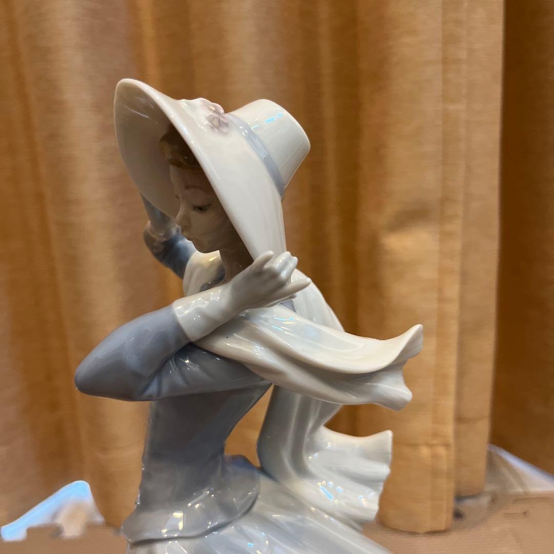 LLADROリヤドロ　春のそよ風　陶器人形