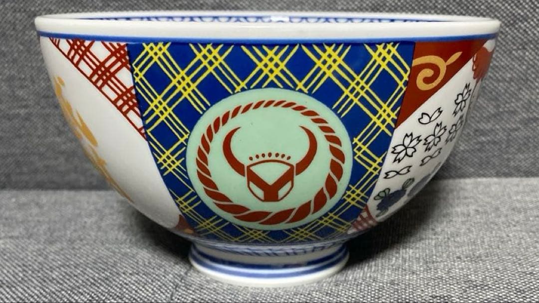 人気の吉野家感謝どんぶり、金茶碗、金湯呑み、レンゲ、箸 吉野家ビッグＢＯＸ入り