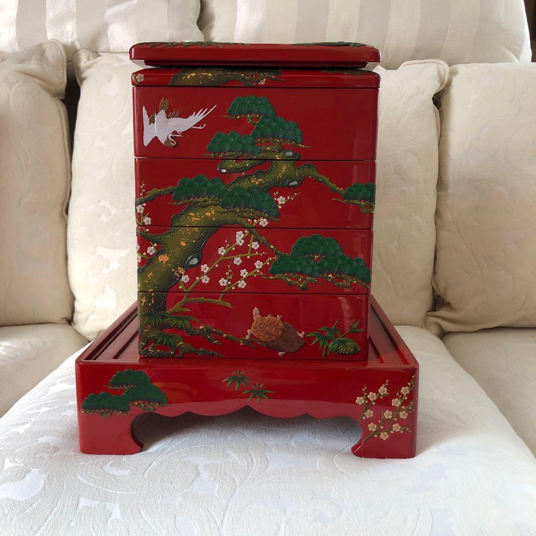 新品未使用　琉球漆器台付四段重 松　竹　梅　鶴　亀