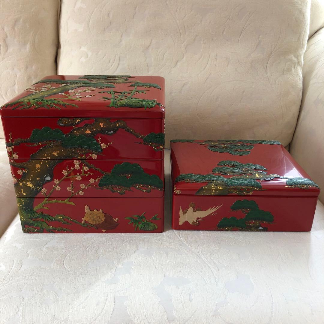 新品未使用　琉球漆器台付四段重 松　竹　梅　鶴　亀