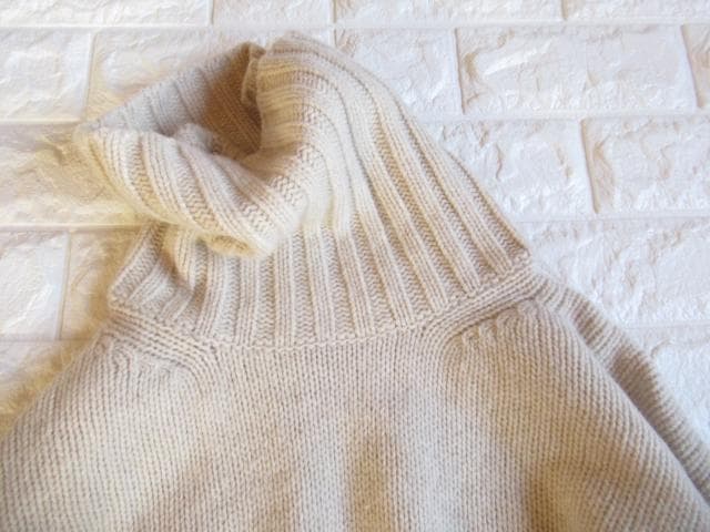 トゥモローランド ギャルリーヴィー 定価3万ファインウールタートルニットベージュ