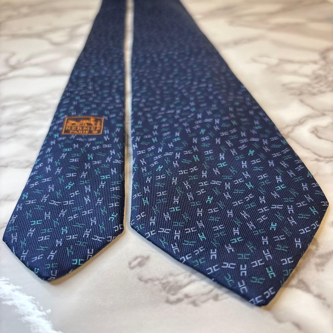 【極美品✨】HERMES ネクタイ　ファソネ　ネイビー　紺　刺繍　ブルー　青　H
