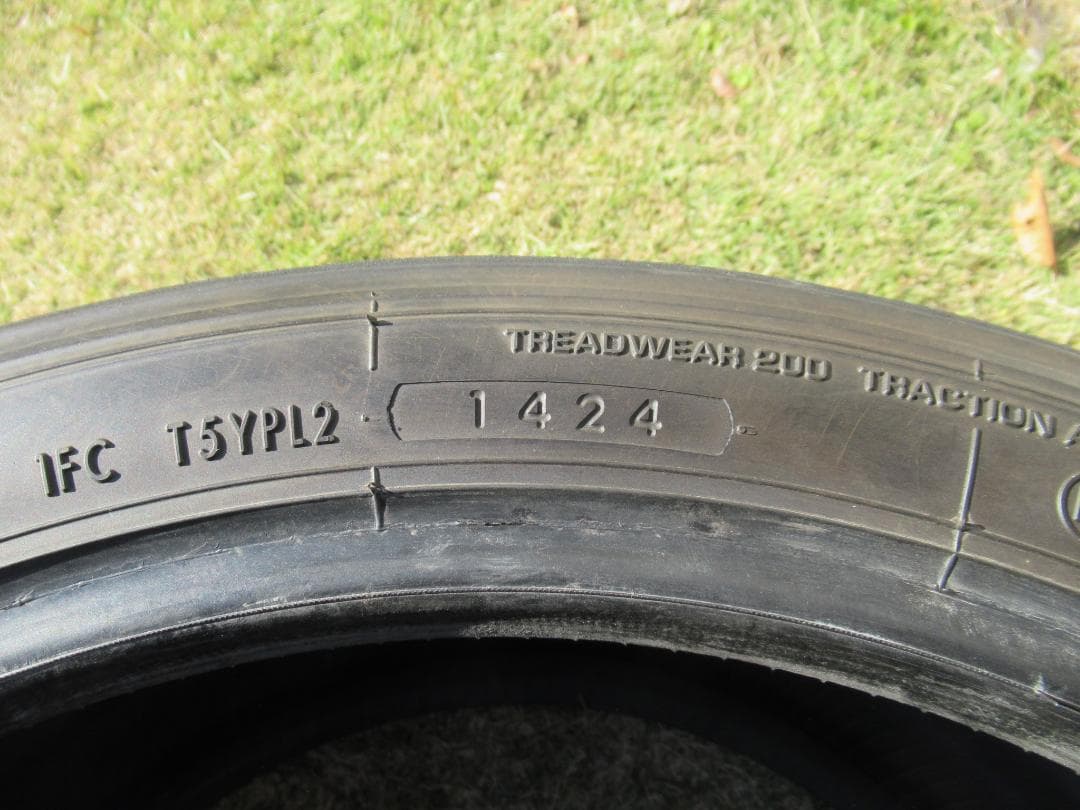 ☆送料無料 室内保管☆A052 255/35 R18インチ☆①