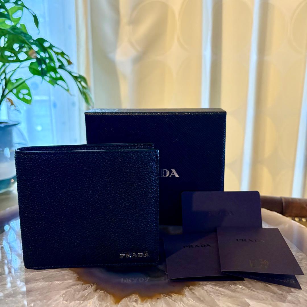 【新品】PRADA パース付きサフィアーノレザーウォレット　ブラック