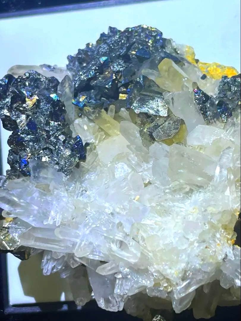 レインボーパイライト　パイライト　水晶　水晶共生　希少　天然石　原石　黄鉄鉱