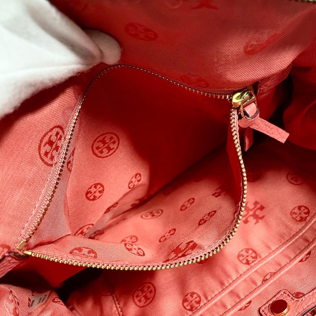 トリーバーチ トートバッグ 2way タッセル エンボス ロゴ レザー 大容量