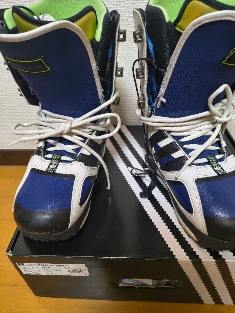 送料込み adidas スノーボードブーツ 青/白 26㎝