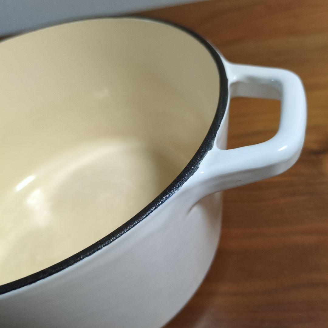 ラウンドキャセロール　ほうろう鍋　琺瑯鍋　ホーロー両手鍋　北欧道具