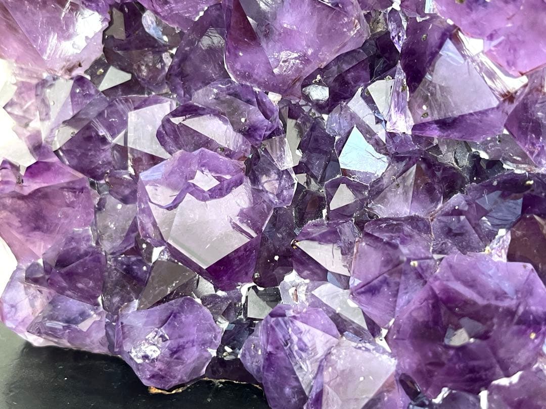 SALE✩.*˚天然石 水晶 アメジスト クラスター 原石 3.5kg 台座付き