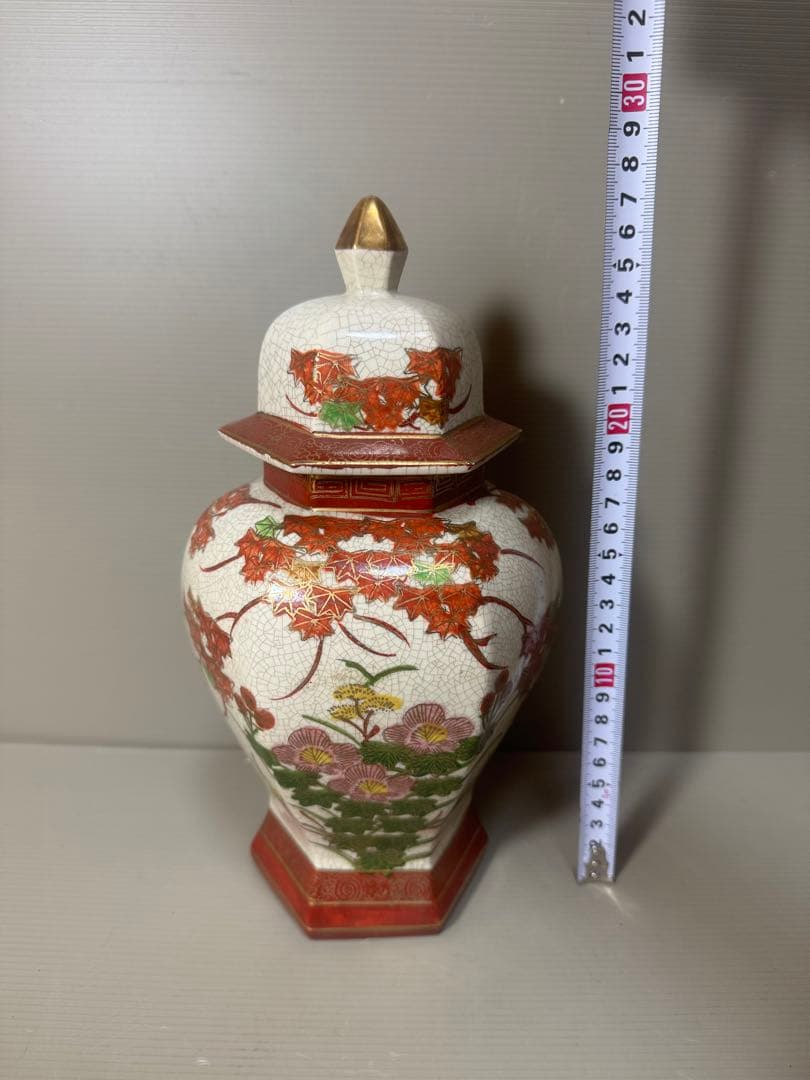 2155 薩摩焼 丸十字紋 色絵金彩花葉文　沈香壺　金彩