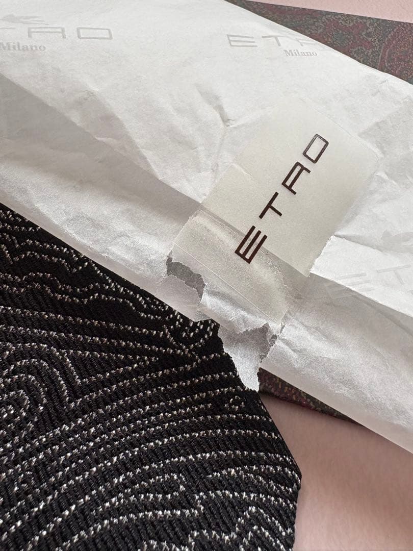 「新品未使用」ETROブラックシルバーラメ糸ペイズリー織りシルクブレンドネクタイ