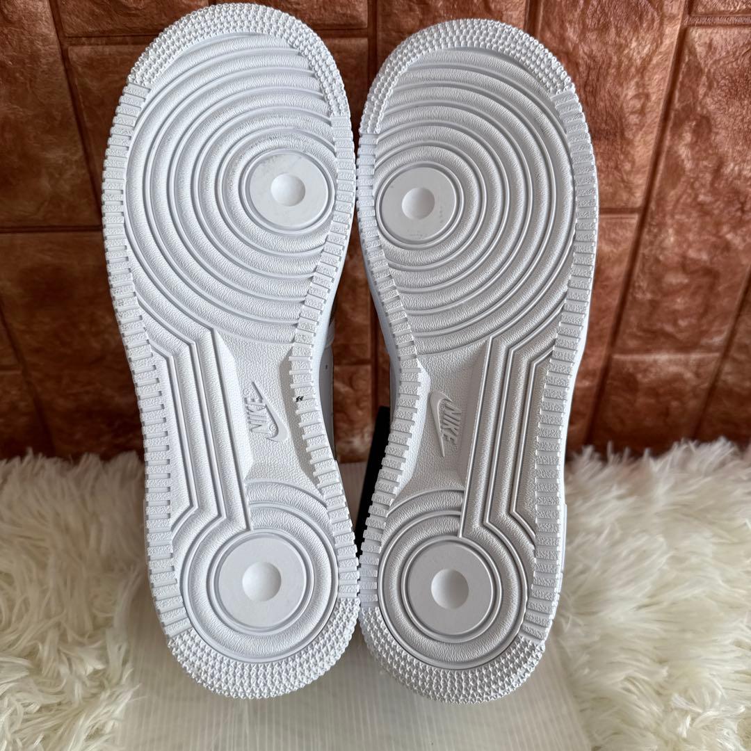 【新品】NIKE FORCE 1 '07 LV8 ナイキ エアフォース27cm