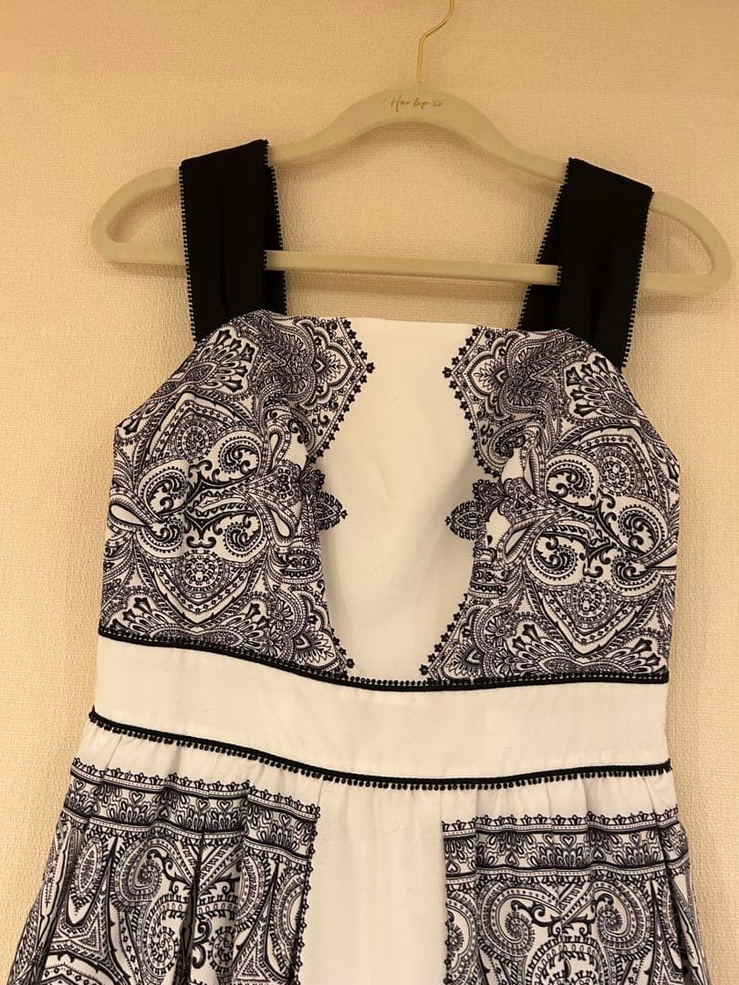 ワンピース Herlipto Marbella Panel Printed Dress