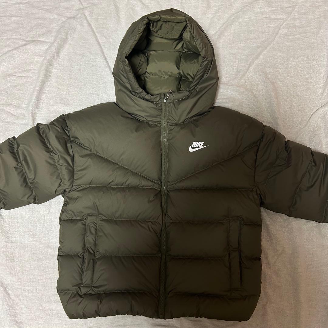 NIKE ナイキ　レディース　ダウン　Mサイズ　カーキ