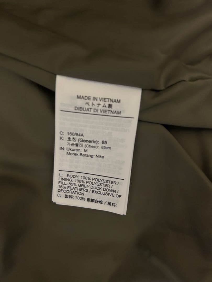 NIKE ナイキ　レディース　ダウン　Mサイズ　カーキ