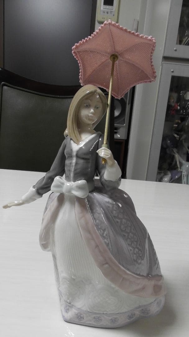 LLADRO　リヤドロ【パラソルの娘（アンジェラ）】２　リアドロ　Ｌ345