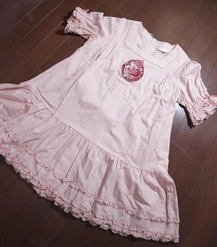 ピンクハウス♡新品・未使用♡ワンダーランド猫刺繍の綿ローンブラウス