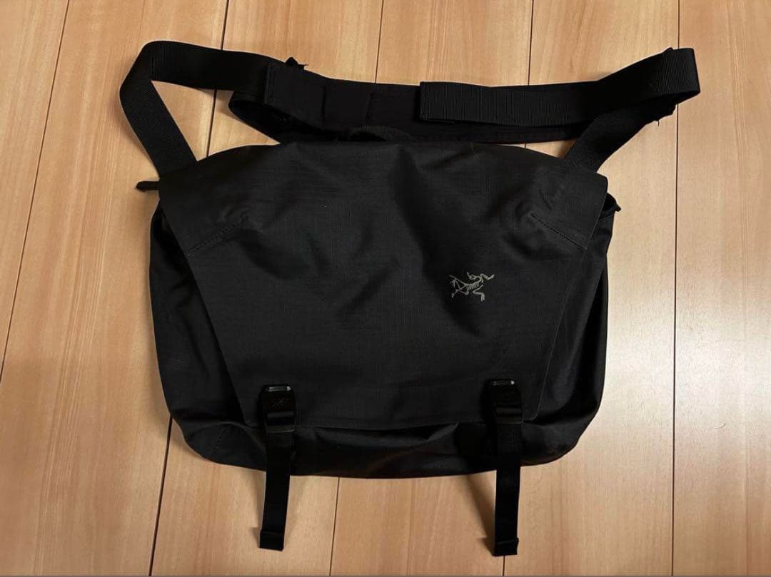 ARC’TERYX GRANVILLE 10 COURIER BAG
