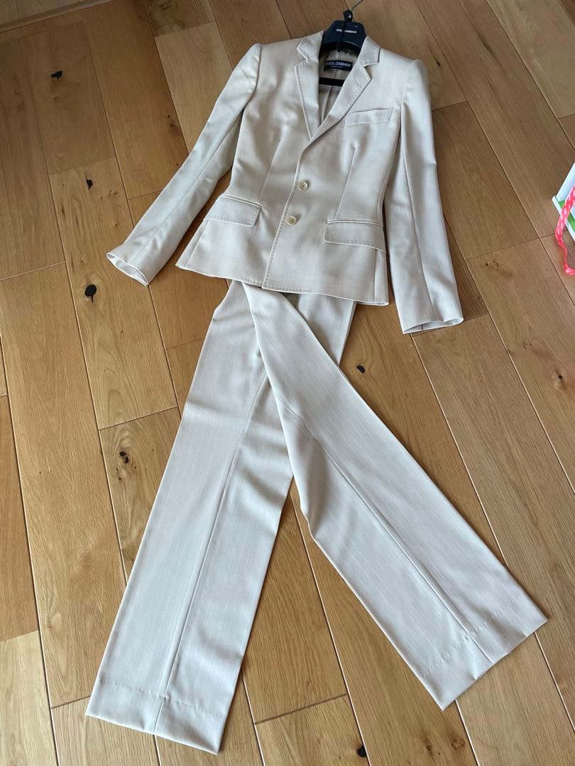 【新品　未使用】　ドルチェ&ガッパーナ　スーツ　ベージュ　サイズ38（M）
