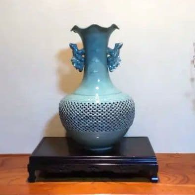 手渡し可 高麗青磁 芸元作 雲鶴文双耳飾壷 花瓶 網目透かし彫り 双耳 飾り壺