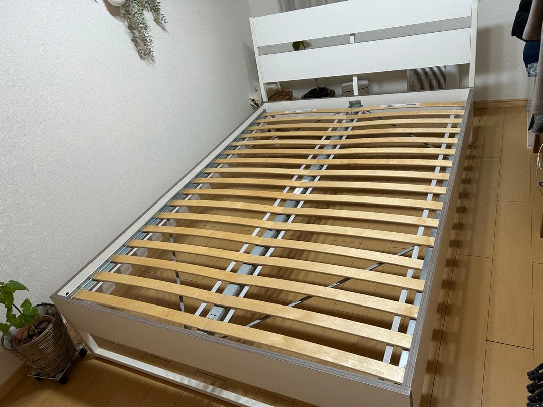 IKEA ダブルベッド 高さ98.5センチ幅145センチ奥行209センチ