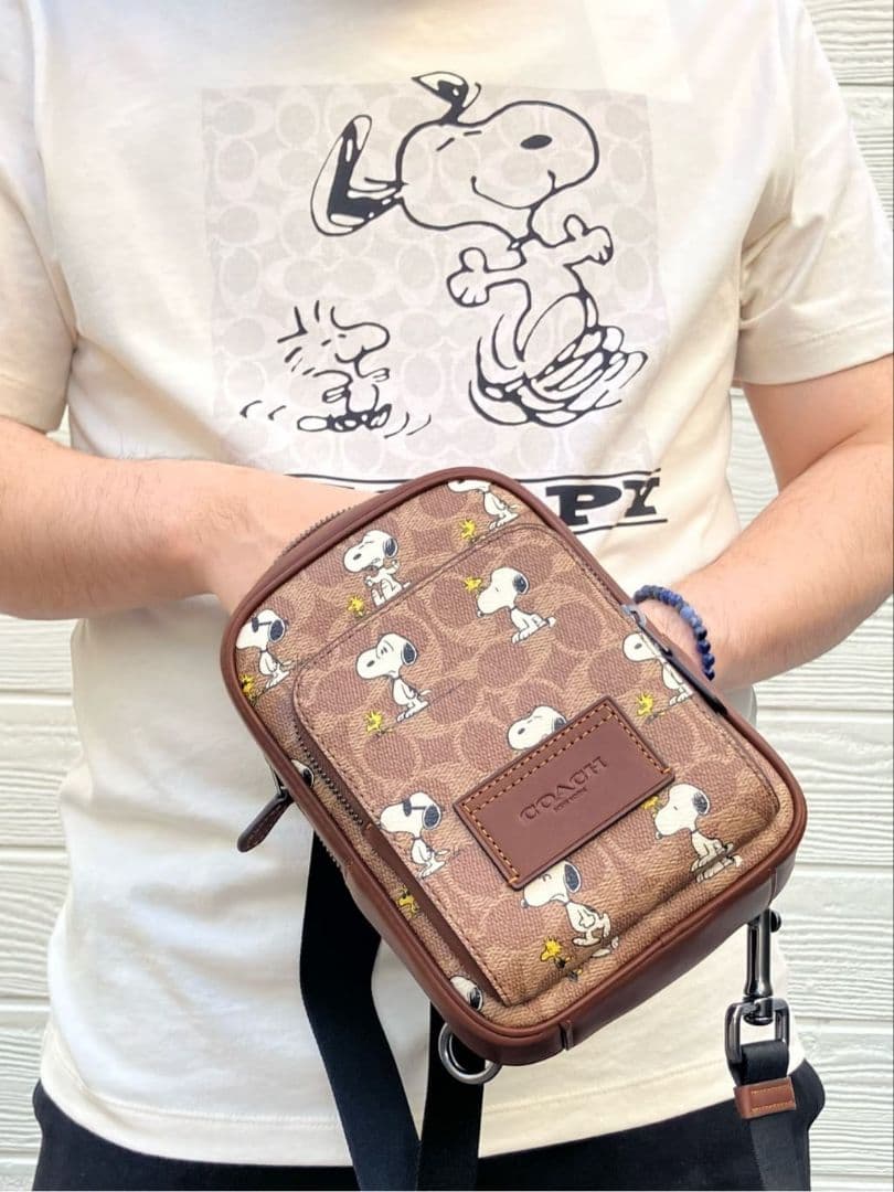 コーチ　COACH　スヌーピー　ボディバッグ