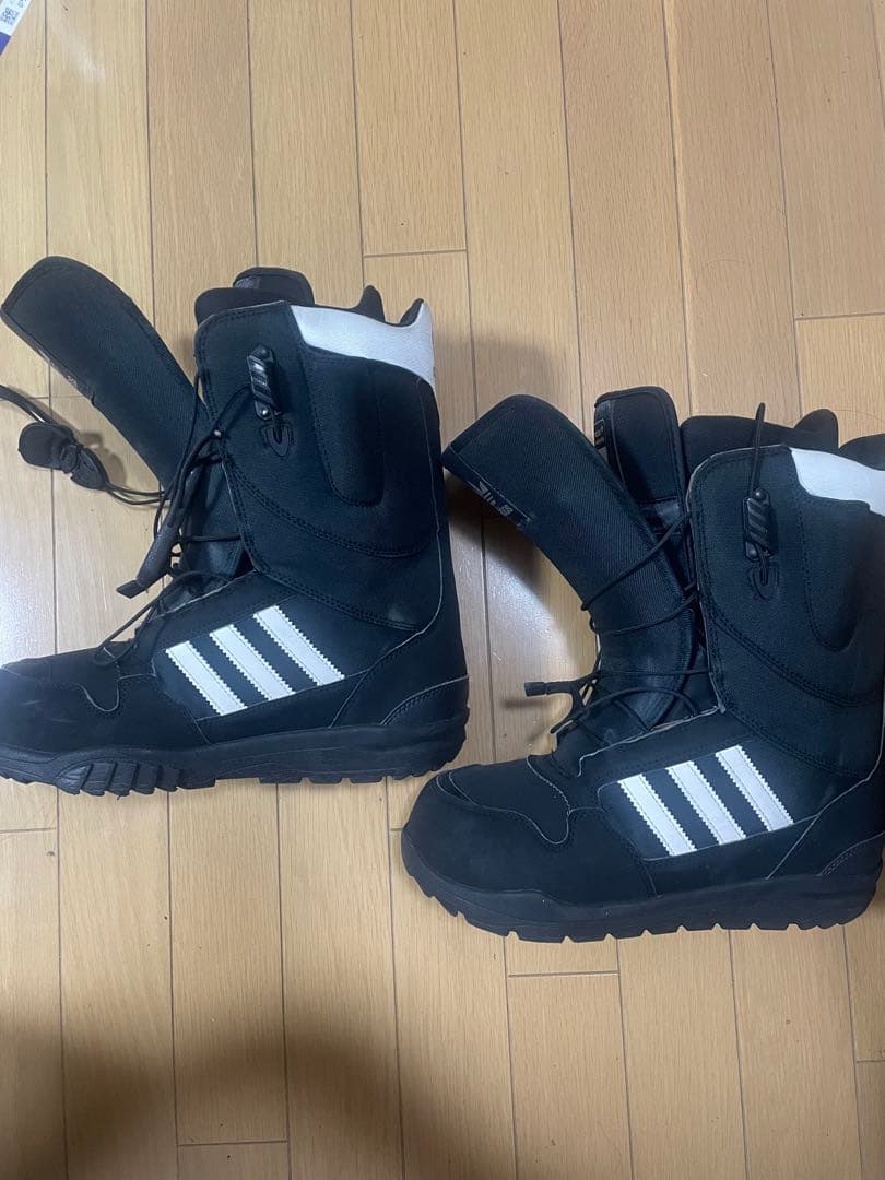 adidas スノーボードブーツ 黒/白