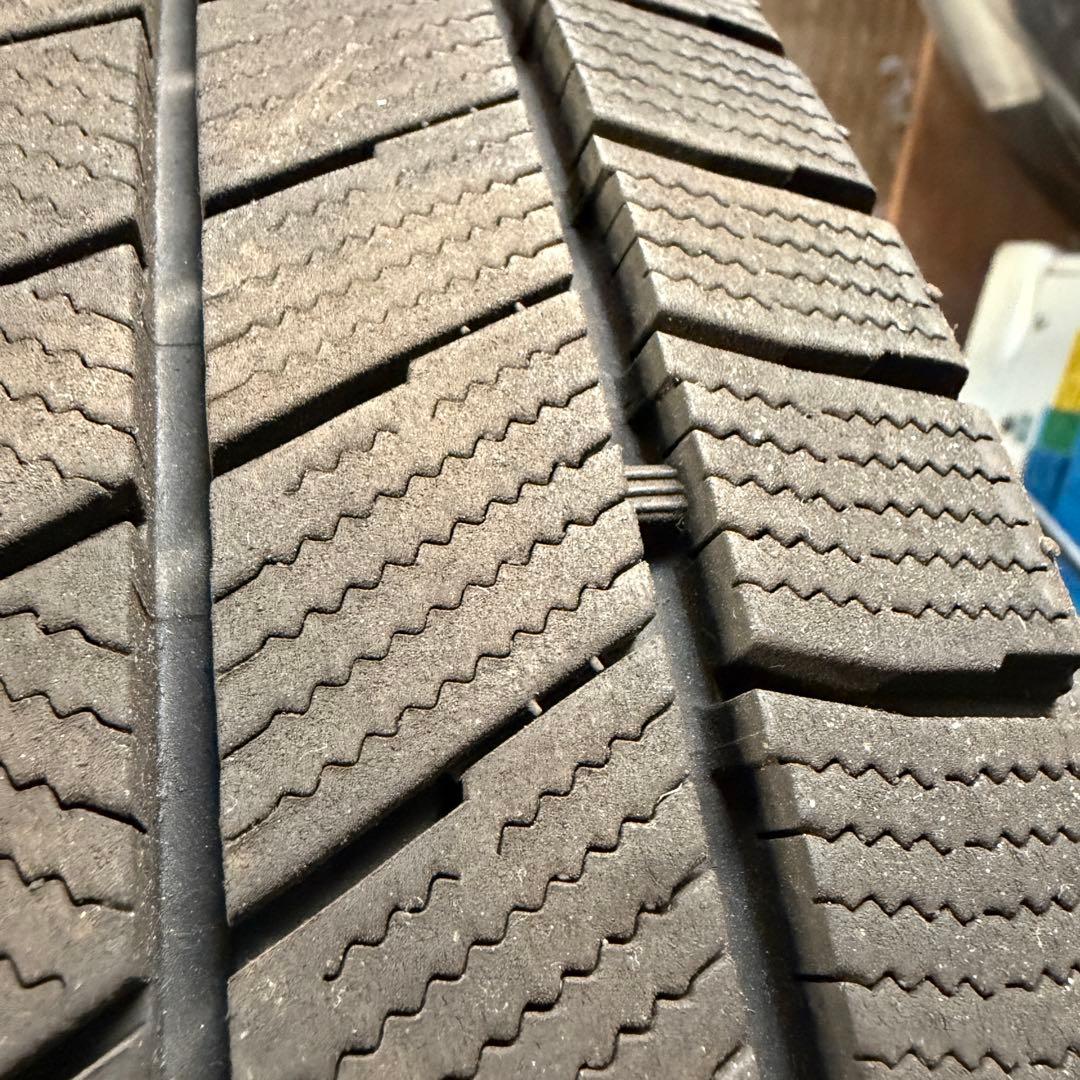 ブリヂストン VRX3 スタッドレスタイヤ 225/45R18