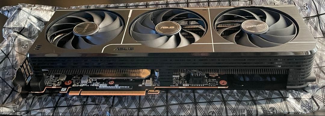 グラフィックボード・グラボ・ビデオカード ASUS Prime RX9070 16GB