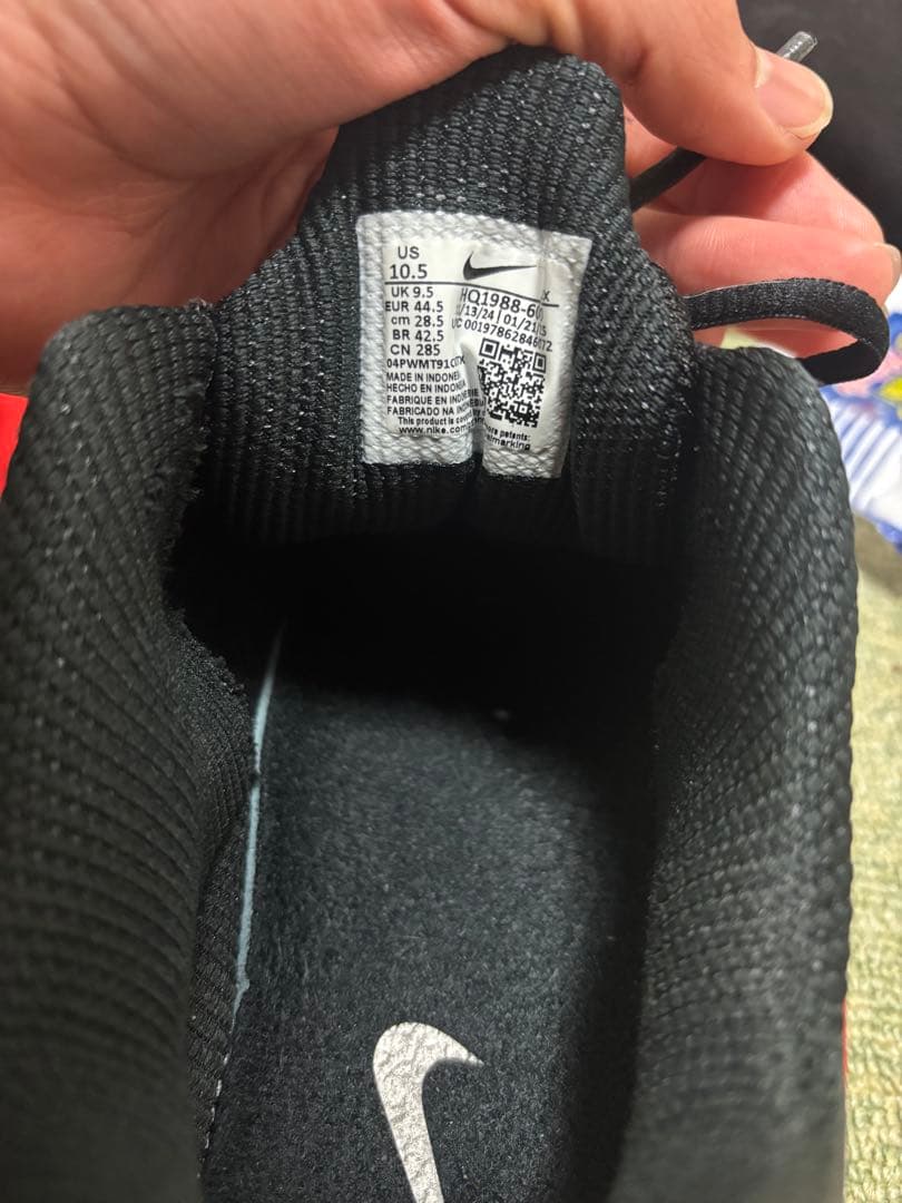 Nike Shox R4 スニーカー レッド/ブラック メンズ 早い者勝ち！