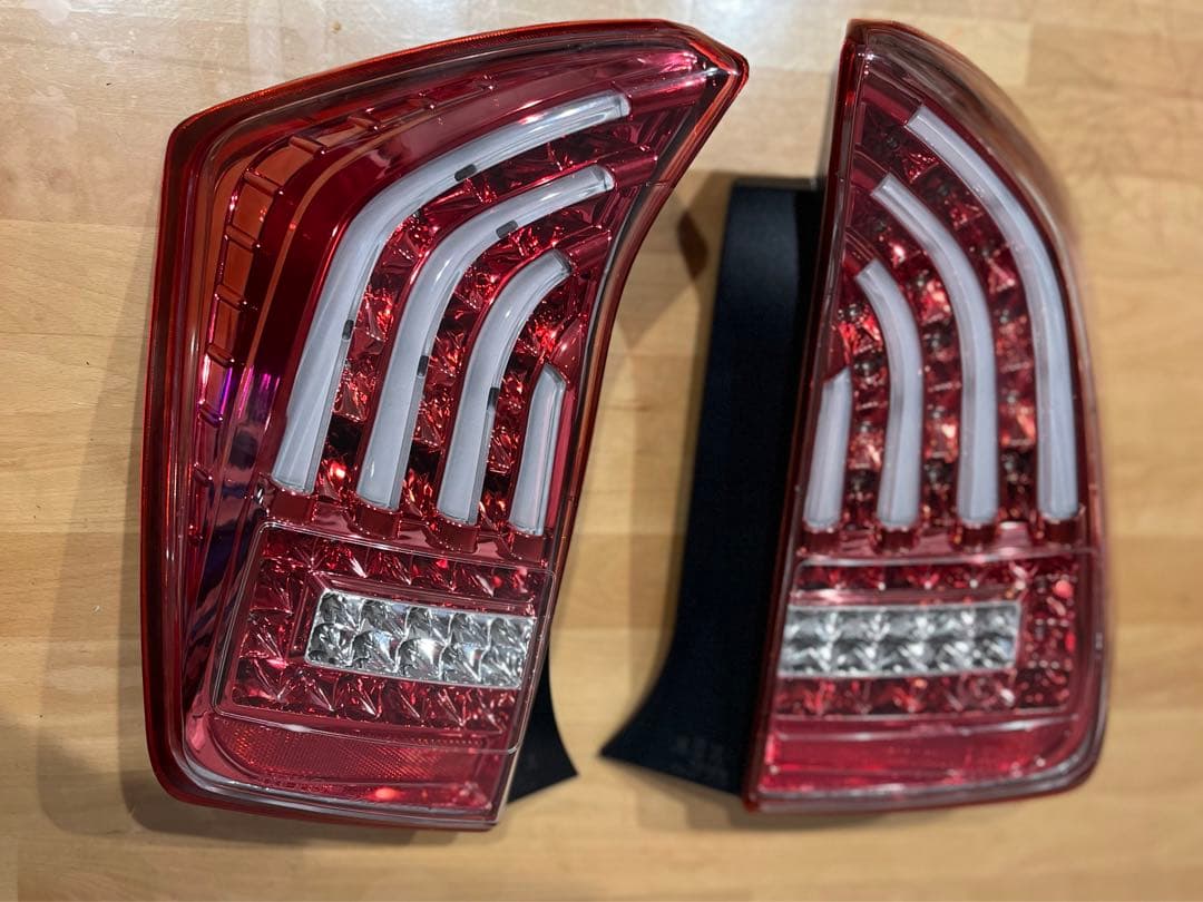 プリウス　30 ヴァレンティ　LED スモークテールランプ　左右セット