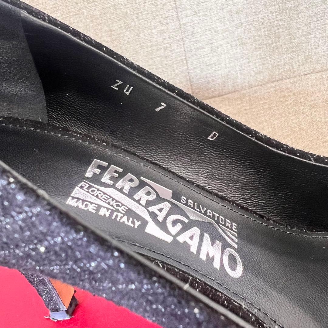 新春セール中！Ferragamo ブラックリボンパンプス