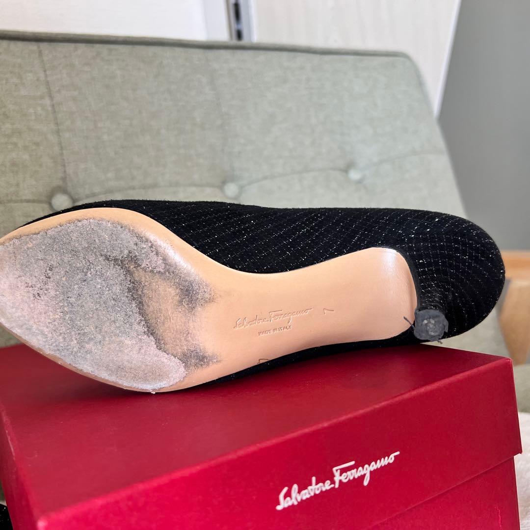 新春セール中！Ferragamo ブラックリボンパンプス